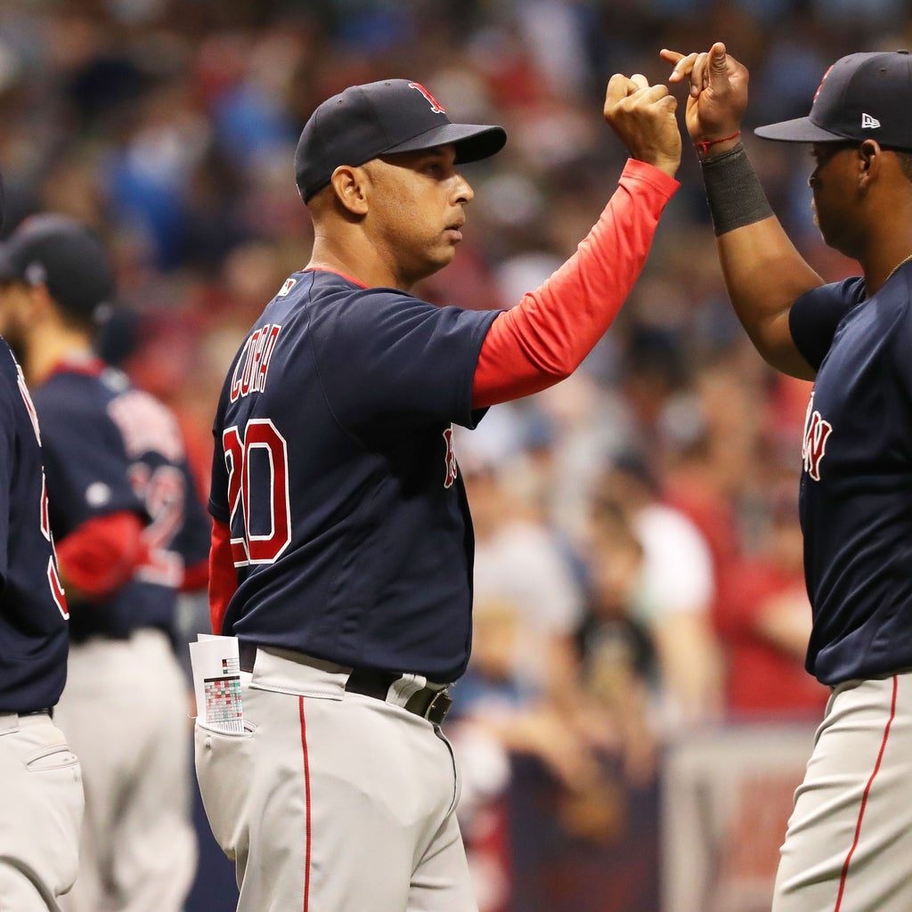 Alex Cora Rafael Devers